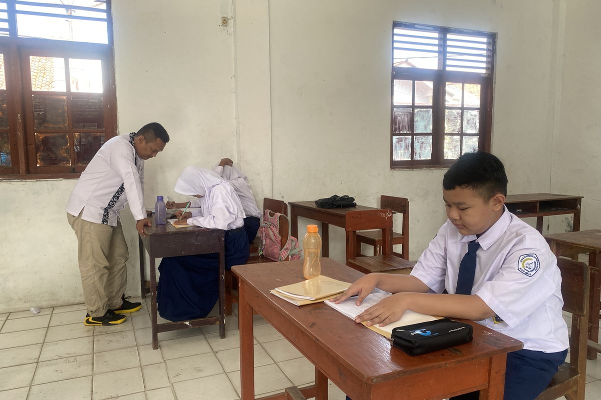 Sekolah Satu Meja: Fokus Intensif untuk Tiga Murid Saja